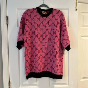 Gorgeous authentic Gucci short sleeve sweater. Like new. Excellent condition